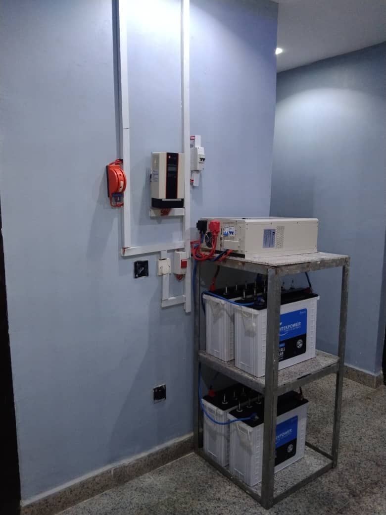 Commercial inverter and battery installation
